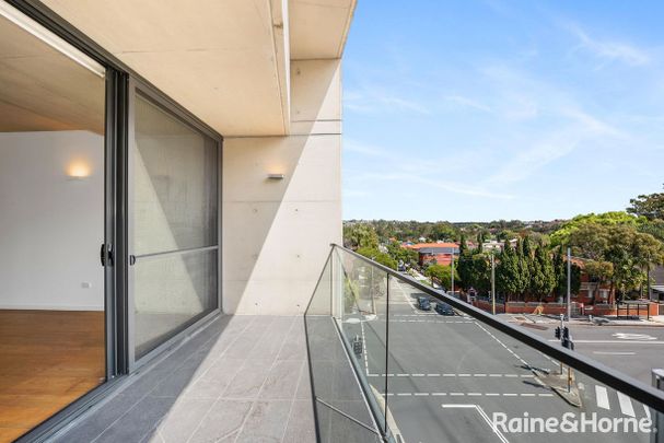 Stylish One Bedroom Apartment In Prime Location - Photo 1