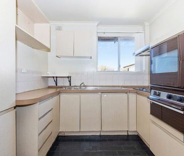 Low maintenance unit in good location - Photo 2