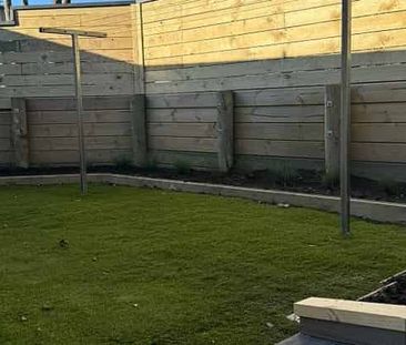 Sunny Brighton 3 Bedroom Home - Photo 4