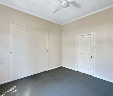 Charming Byron Beach House in the Heart of Town - Photo 4