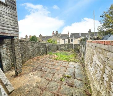 4 bedroom end of terrace house to rent - Photo 3