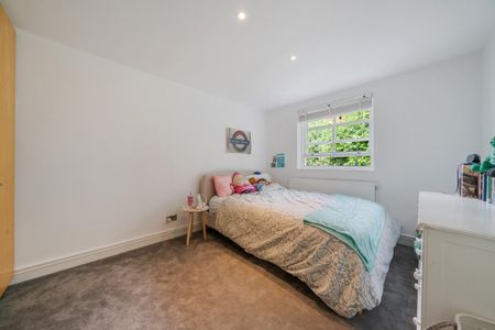 4 bedroom townhouse to rent - Photo 5