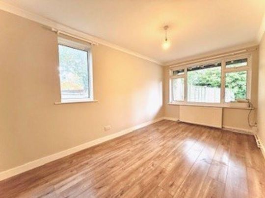 4 bedroom end of terrace house to rent - Photo 1