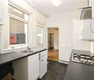 Malvern Road, Hornchurch, RM11 - Photo 3