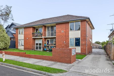 RENOVATED TWO BEDROOM UNIT! - Photo 4