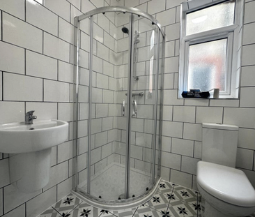 1 bedroom in a flat share to rent - Photo 6