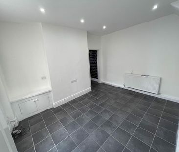 2 bedroom end of terrace house to rent - Photo 2