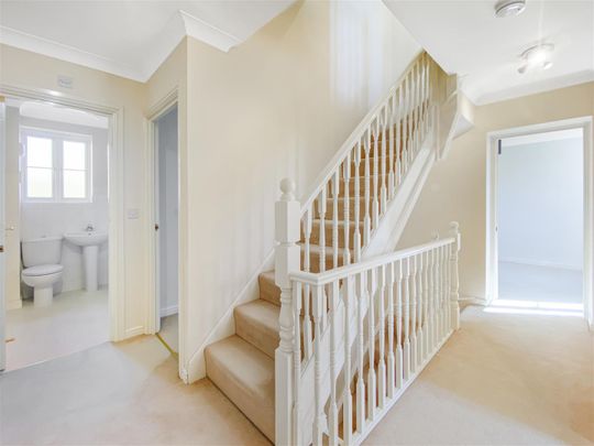 90 Gratian Close, Highwoods, CO4 9EZ - Photo 1