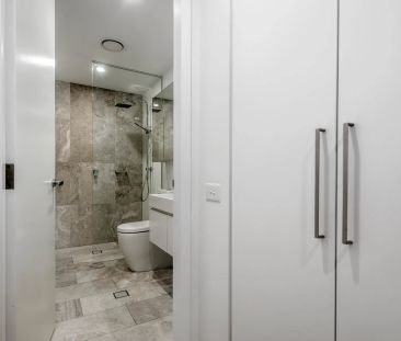 Urban Elegance Awaits: Contemporary Corner Apartment in the Heart o... - Photo 3