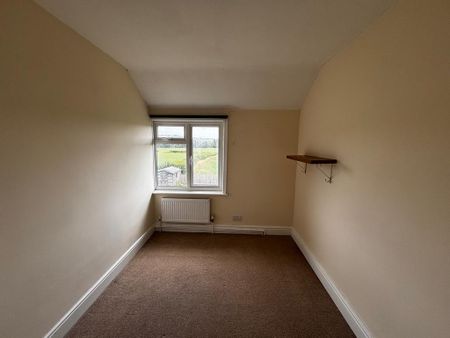 2 bedroom semi-detached house to rent - Photo 5
