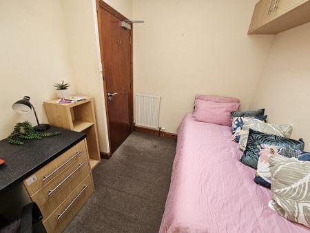 9 bedroom detached house to rent - Photo 2