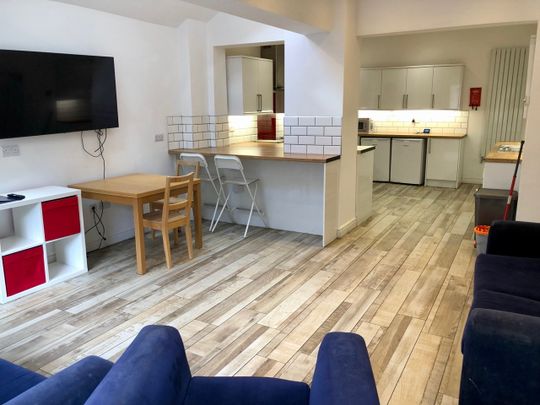 7 Bed End Terrace, Henry Road, NG7 - Photo 1