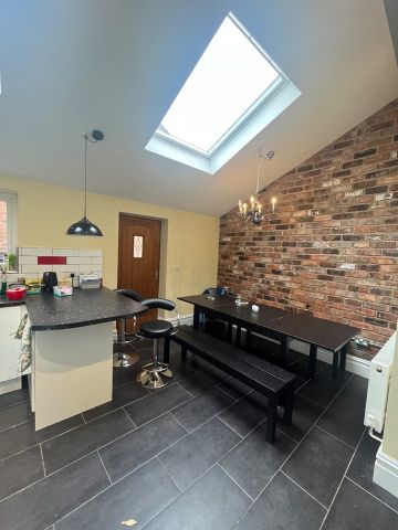 Room in a Shared Flat, Hollybank Road, L18 - Photo 2