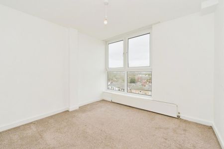 3 bedroom flat to rent - Photo 5
