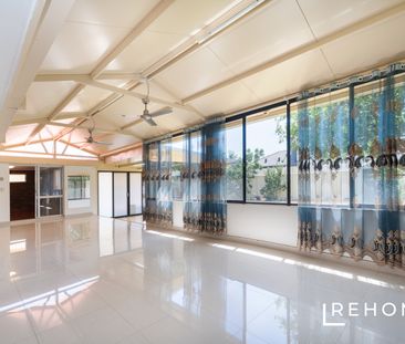 10 Burren Gate, Willetton WA 6155 - House For Rent | Domain - Photo 5