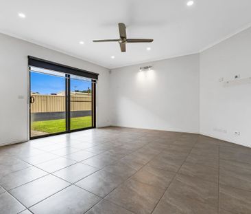 Large Four Bedroom Home With Shed - Photo 4