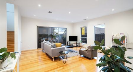 Low-Maintenance Unit in a Prime Belmont Location - Photo 3