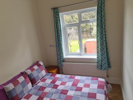 1 Bed Flat, Aldborough Road South, IG3 - Photo 3