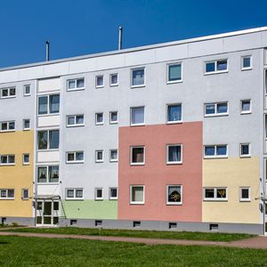 Passend für den kleinen Geldbeutel mit Tapeten und Fußboden !!!!! - Photo 2