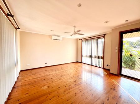 Neat and Tidy Villa in Great Location! - Photo 2