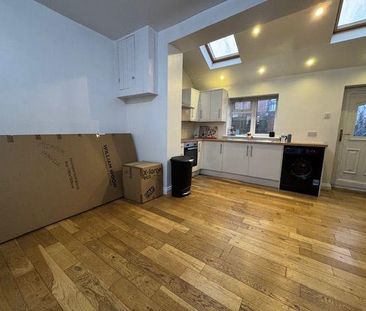 2 bedroom end of terrace house to rent - Photo 3