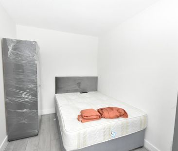 4 bedroom semi-detached house to rent - Photo 6