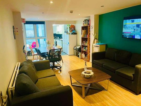 Frederick Grove: Bedroom House, NG7 - Photo 1