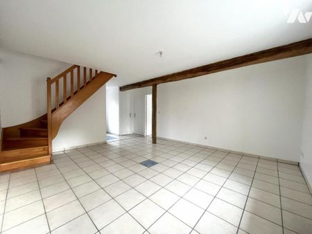 A louer à VILLE-DOMMANGE, appartement en duplex comprenant : vaste entrée desservant salon-séjo... - Photo 2