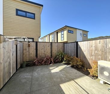 Modern 2-Bedroom Townhouse in Lower Hutt - Photo 3