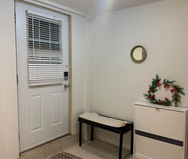 For Lease - 82 Valhalla Court, Aurora, Ontario - Photo 5