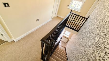 4 bedroom detached house to rent - Photo 4