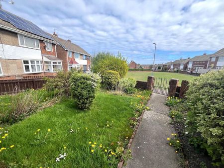 3 bedroom semi-detached house to rent - Photo 5