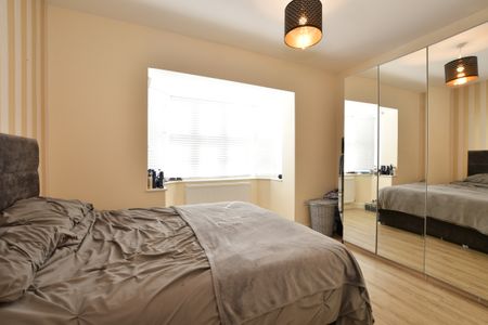 2 bedroom semi-detached bungalow to rent - Photo 2