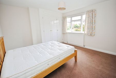 3 Bedroom Semi Detached House To Rent - Photo 3