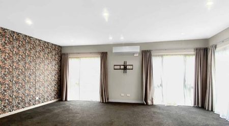 Te Awa - 4 bedrooms - Photo 5