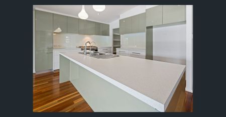 Family Home Near Cannonvale State School - Photo 5