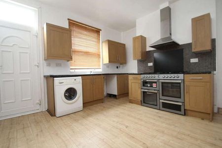 Salisbury View, Armley, LS12 - Photo 3