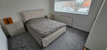 3 Bed - 31 Town Street, Leeds - LS10 3NY - Student - Photo 4