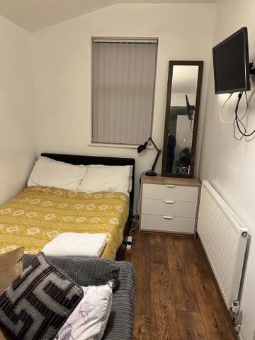 4 bedroom terraced house to rent - Photo 4