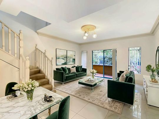 Split Level 2 Bedroom Unit! - Photo 1