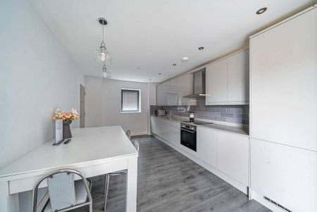 2 bedroom maisonette to rent - Photo 4