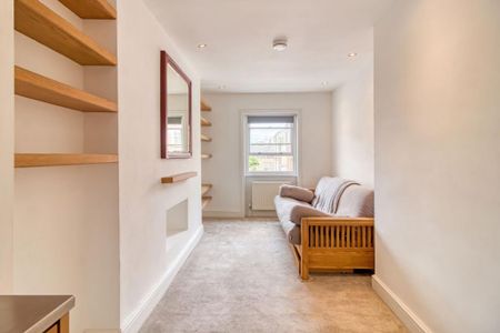 1 Bed Flat, Charlotte Place, W1T - Photo 2