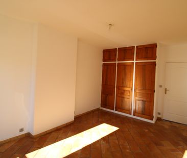 Location Appartement 3 pièces 81m² HYERES 83400 - Photo 4