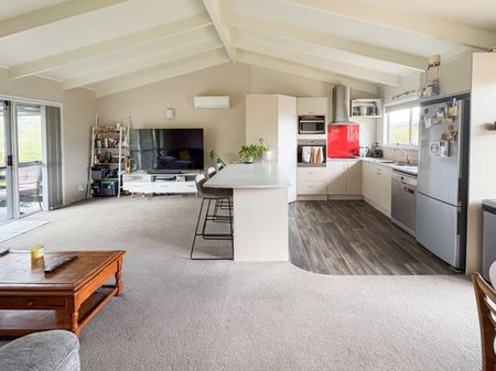 Spacious Four Bedroom Family Home in a Great Location - Sunnybrook - Photo 5