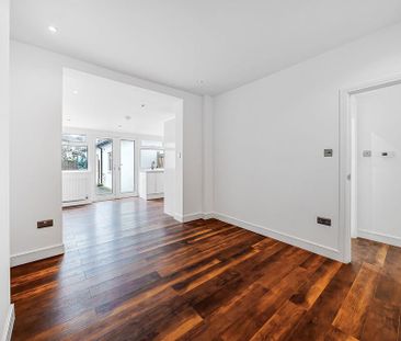 4 bedroom end of terrace house to rent - Photo 3