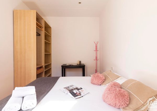 Cozy apartment right by the Barceloneta beach