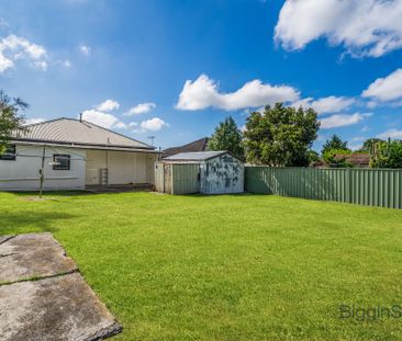 Charming Family Home in a Convenient Location - Photo 4