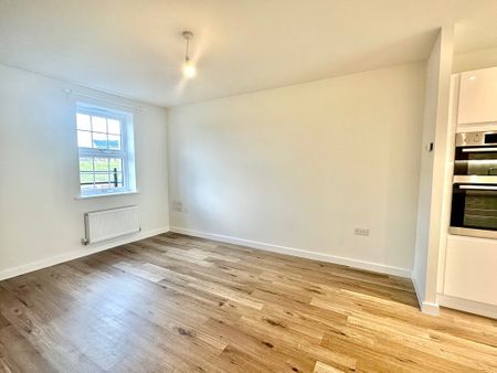 3 bedroom Three Bedroom Semi Detached Home to rent - Photo 2