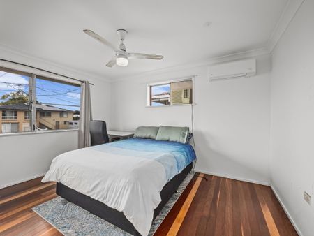 35 Dulcie St, Raceview QLD 4305 - House For Rent | Domain - Photo 3