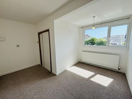 3 bedroom semi-detached bungalow to rent - Photo 5